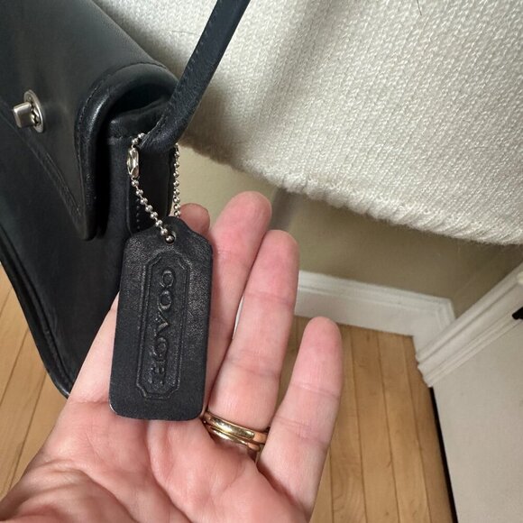 Authentic Vintage COACH Small Turnlock Crossbody Bag Purse - Picture 4 of 16